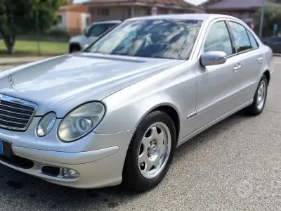 Usata Mercedes E200 Avantgarde 163 CV (119 kW) 2004 Grigio Berlina