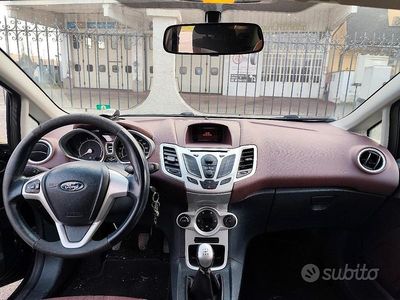 Usata Ford Fiesta Titanium 97 CV (71 kW) 2010 Nero Utilitaria