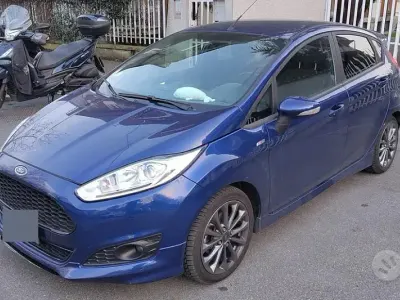 Usata Ford Fiesta 75 CV (55 kW) 2017 Blu Utilitaria