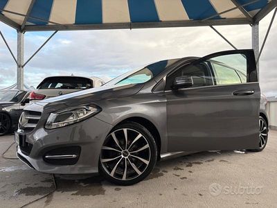 Usata Mercedes B180 Executive 109 CV (80 kW) 2015 Marrone Monovolume