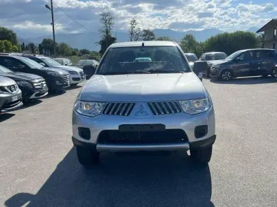 Usata Mitsubishi L200 Intense 136 CV (100 kW) 2011 Grigio Pick-up