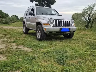 Usata Jeep Cherokee 163 CV (119 kW) 2005 SUV