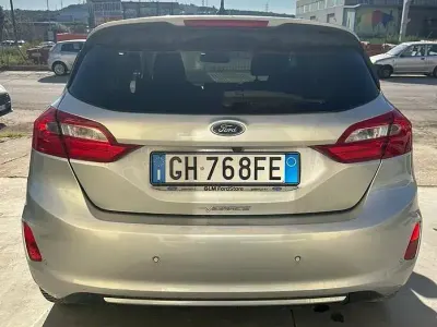 Usata Ford Fiesta Vignale 85 CV (62 kW) 2018 Grigio Utilitaria