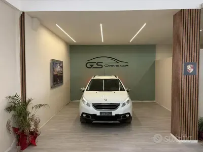 Usata Peugeot 2008 S 120 CV (88 kW) 2016 Bianco SUV