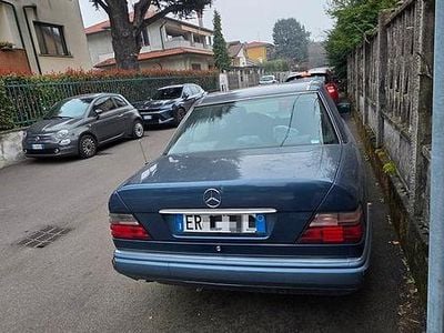 Usata Mercedes E200 1993 Blu Berlina