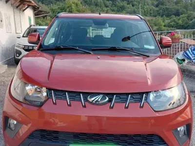 Usata Mahindra KUV100 83 CV (61 kW) 2019 Marrone SUV