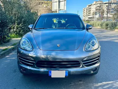 Usata Porsche Cayenne 245 CV (180 kW) 2014 Grigio SUV