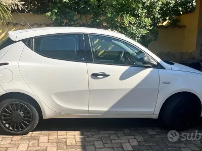 Usata Lancia Ypsilon 69 CV (50 kW) 2019 Bianco Utilitaria