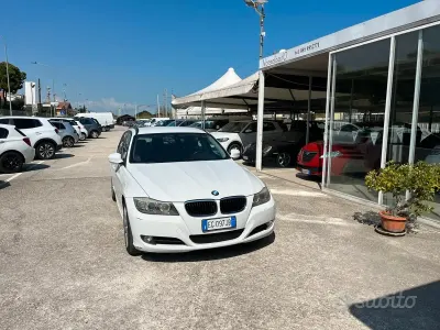 Usata BMW 318 143 CV (105 kW) 2011 Bianco Station wagon