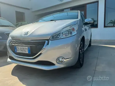 Usata Peugeot 208 Active 91 CV (66 kW) 2015 Grigio Utilitaria