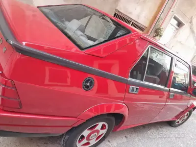 Usata Alfa Romeo 75 105 CV (77 kW) 1992 Berlina