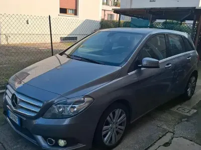 Usata Mercedes 180 2013 Grigio Berlina