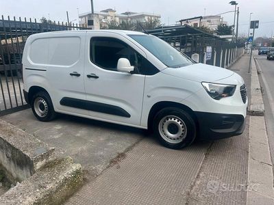 Gebraucht Opel Combo S 102 PS (75 kW) 2019 Weiß Van / Kleinbus
