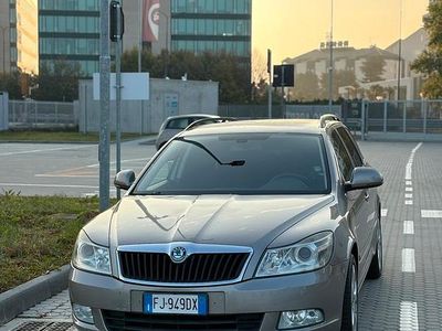 Bronzo Usata 2011 Skoda Octavia Elegance Berlina | 3100 € (Buon prezzo)
