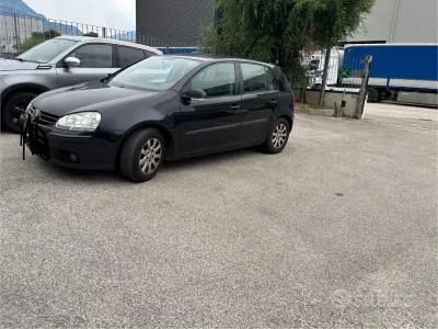 Usata VW Golf VI 105 CV (77 kW) 2008 Nero Utilitaria