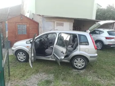 Usata Ford Fusion 68 CV (50 kW) 2003 Grigio Utilitaria