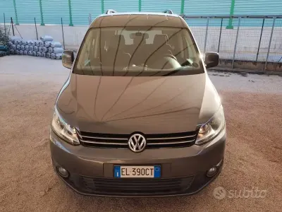 Käytetty VW Caddy Highline 102 HP (75 kW) 2011 Harmaa Tila-auto