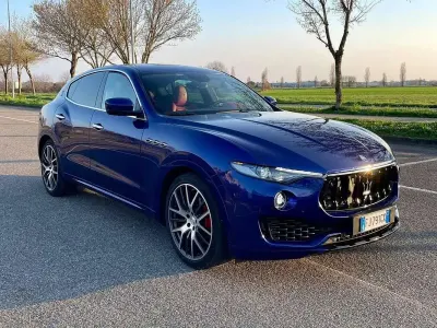 Usata Maserati Levante 250 CV (183 kW) 2017 Blu/azzurro SUV