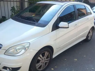 Usata Mercedes B180 116 CV (85 kW) 2011 Bianco Utilitaria