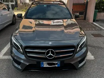 Usata Mercedes GLA200 136 CV (100 kW) 2016 Grigio SUV