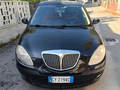 Usata Lancia Ypsilon 60 CV (44 kW) 2005 Nero Utilitaria