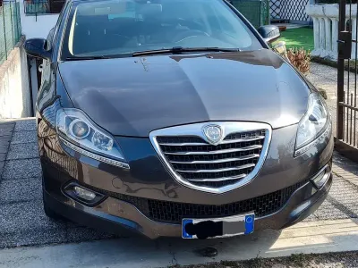 Usata Lancia Delta 120 CV (88 kW) 2012 Grigio Utilitaria