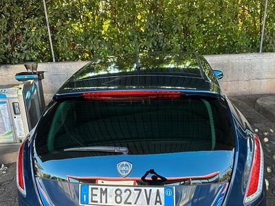 Usata Lancia Delta 120 CV (88 kW) 2012 Blu Utilitaria