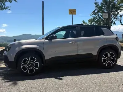 Usado Jeep Avenger Summit 101 CV (74 kW) 2024 Gris SUV