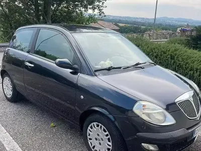 Usata Lancia Ypsilon 60 CV (44 kW) 2003 Bluazzurro Utilitaria