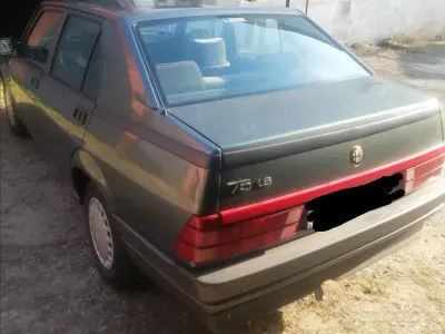 Usata Alfa Romeo 75 110 CV (80 kW) 1990 Verde Berlina