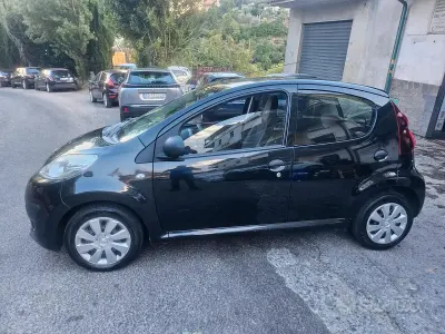 Usata Peugeot 107 68 CV (50 kW) 2012 Nero Utilitaria