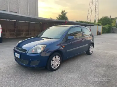 Begagnad Ford Fiesta Ghia 75 HK (55 kW) 2007 Blå Halvkombi