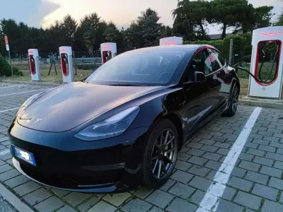 Usata Tesla Model 3 Long Range AWD 152 kW (208 CV) 2021 Nero Berlina