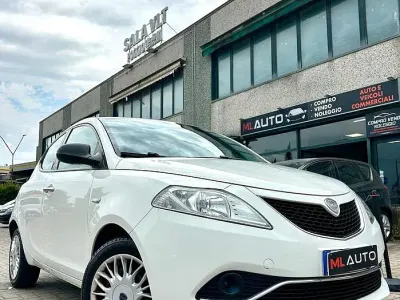Usata Lancia Ypsilon 80 CV (58 kW) 2014 Bianco Utilitaria