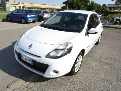 Usata Renault Clio II 75 CV (55 kW) 2010 Beige Berlina