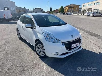 Usata Peugeot 208 Active 68 CV (50 kW) 2015 Bianco Utilitaria