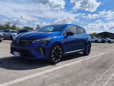 Usata Renault Clio V Techno 101 CV (74 kW) 2023 Blu Berlina