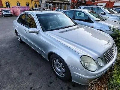 Usata Mercedes E240 177 CV (130 kW) 2004 Beige Berlina