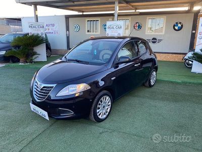 Usata Lancia Ypsilon 69 CV (50 kW) 2012 Blu Utilitaria