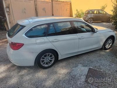 Begagnad BMW 2000 Luxury Line 2013 Vit Sedan