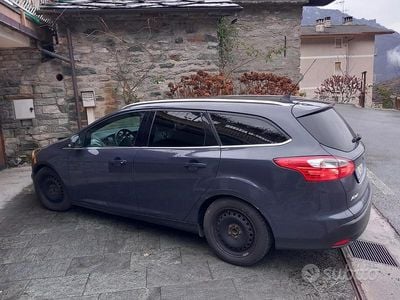 Usata Ford Focus Titanium 95 CV (69 kW) 2012 Blu Station wagon