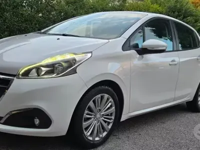 Usata Peugeot 208 Active 82 CV (60 kW) 2017 Bianco Utilitaria