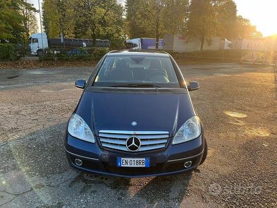 Usata Mercedes 180 Edition 109 CV (80 kW) 2012 Blu Berlina