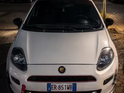 Usata Fiat Punto Easy 77 CV (56 kW) 2013 Bianco Utilitaria