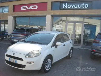Usata Fiat Punto Street 77 CV (56 kW) 2014 Bianco Utilitaria