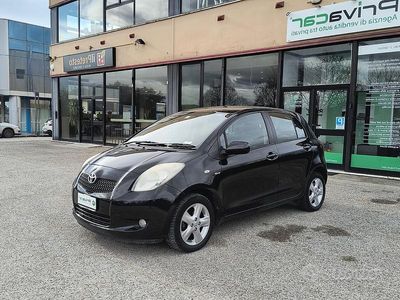 Usata Toyota Yaris 90 CV (66 kW) 2007 Nero Utilitaria
