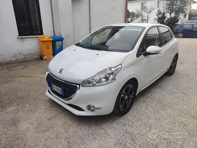 Usata Peugeot 208 68 CV (50 kW) 2014 Bianco Utilitaria