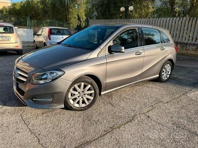 Usata Mercedes B180 109 CV (80 kW) 2015 Monovolume