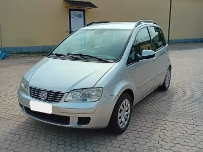 Käytetty Fiat Idea 77 HP (56 kW) 2010 Harmaa Tila-auto