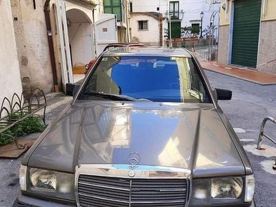 Usata Mercedes 190 118 CV (86 kW) 1990 Grigio Berlina
